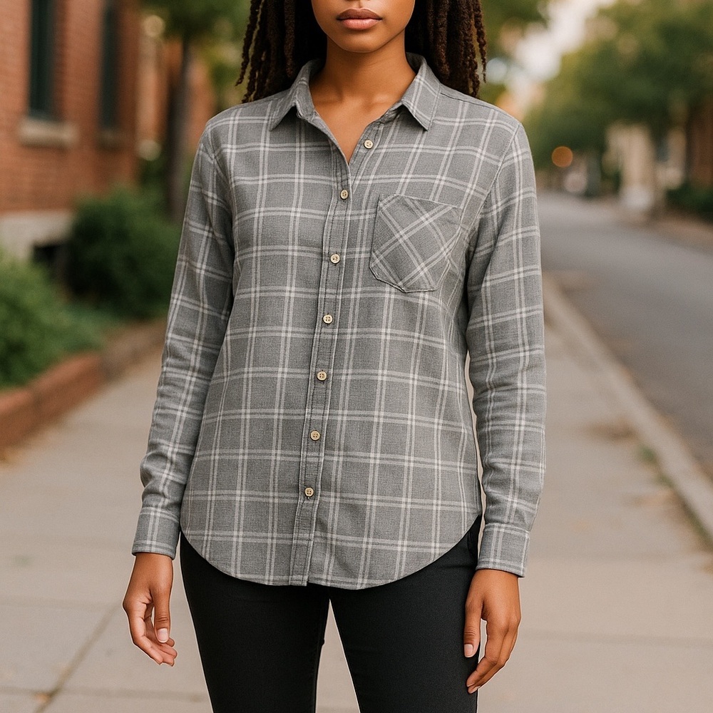 🌸 Old Navy The Classic Shirt – Women’s XS – Gray & White Plaid Button-Down